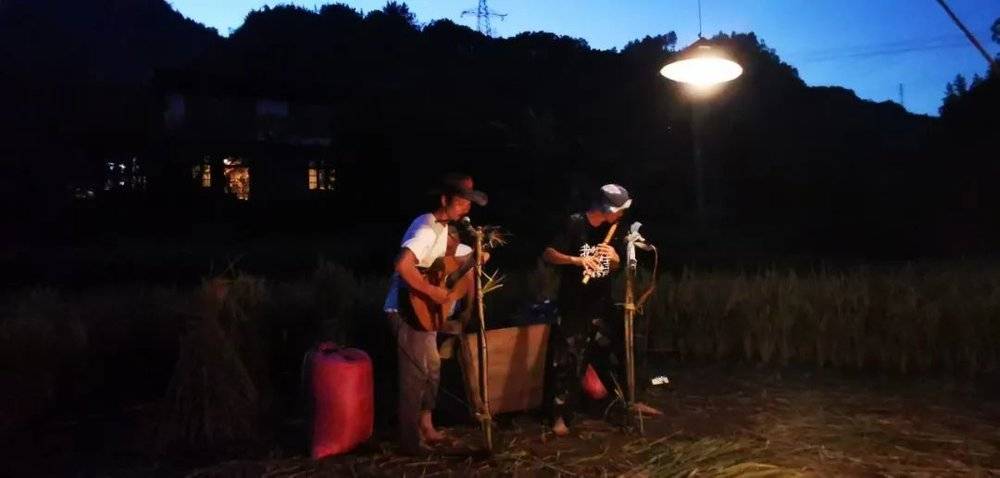 彰化台妹外約：《大夢》背後的瓦依那，在辳田裡唱山歌